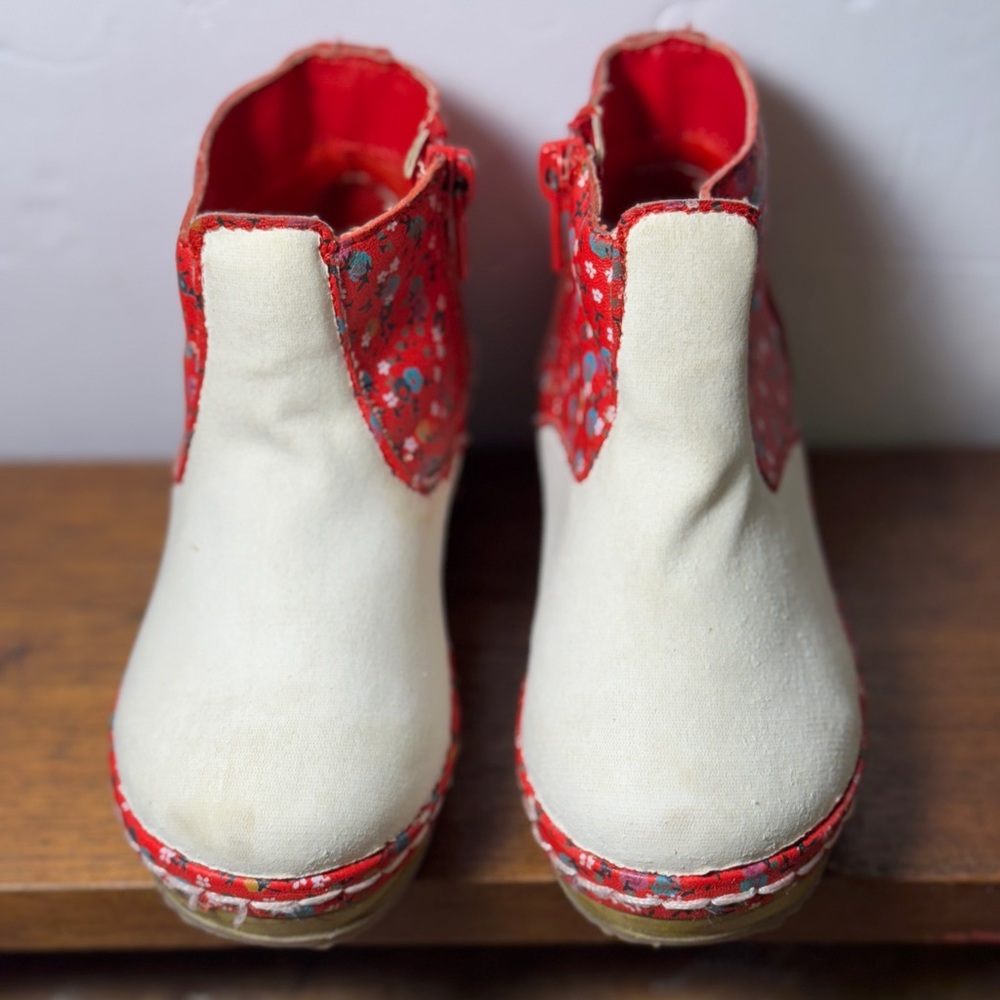 Oshkosh Genuine Kids Target Red and white Boots flowers girls size 8 - Picture 3 of 11